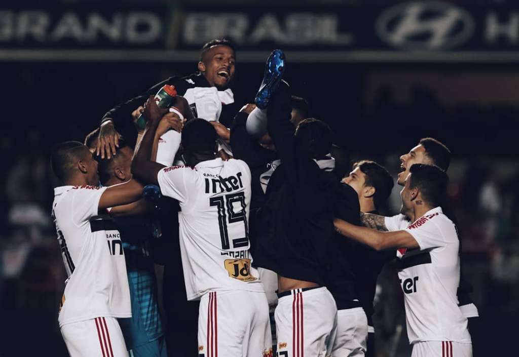 São Paulo 2 x 1 Vasco - Tricolor vence e assume a liderança do Brasileirão 3 0002050332404 img
