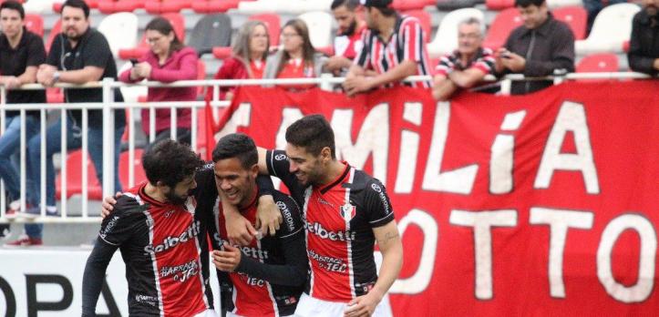 O rebaixado Joinville venceu e eliminou o Luverdense das quartas da Série C
