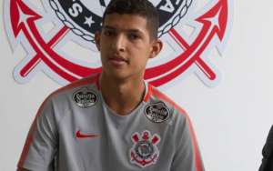 Matheus Matias passa de artilheiro do Brasil a última opção no ataque corintiano