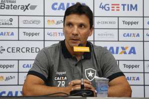Zé Ricardo exalta Botafogo 'mundialmente conhecido' e minimiza passado em rivais