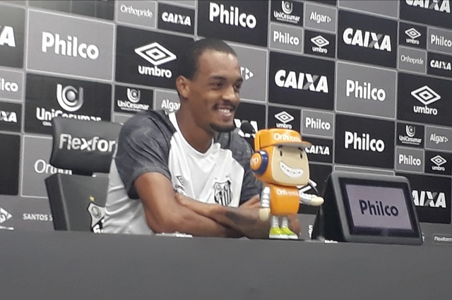 Luiz Felipe lamenta saída de David Braz e luta por sequência no Santos