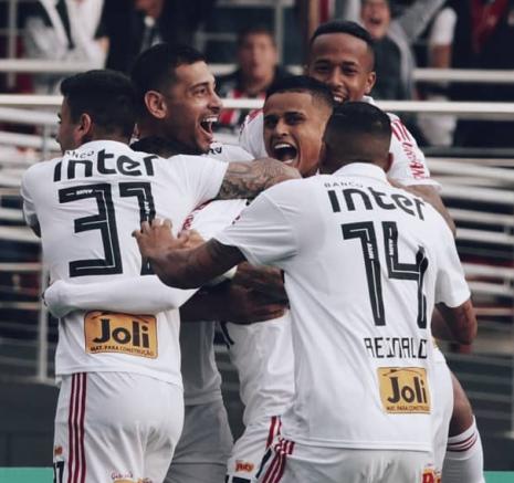 Vibração e sintonia são as armas do São Paulo para liderar