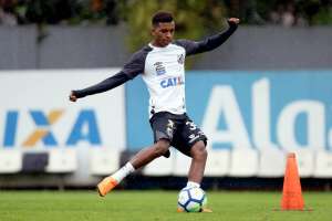 Bryan Ruiz é relacionado e deve estrear pelo Santos contra o Ceará