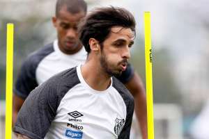 Bryan Ruiz usará a camisa 22 e Gabriel vai seguir com a 10 no Santos