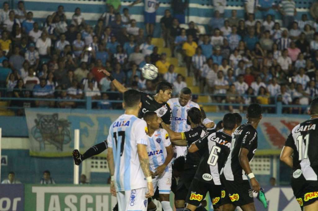 A Ponte Preta sofreu no começo, mas foi eficiente e voltou para casa com uma goleada (Foto: Fernando Torres/Paysandu)