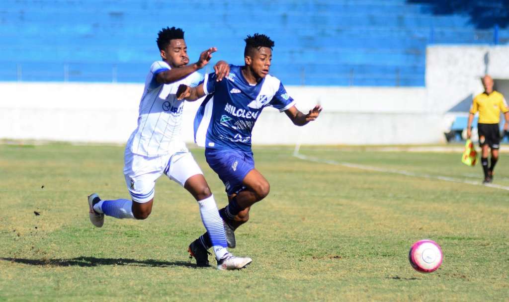 Taubaté e Santo André ficaram no empate por 1 a 1 mas seguem no G4 do Grupo 4 (Foto: Bruno Castilho / EC Taubaté)