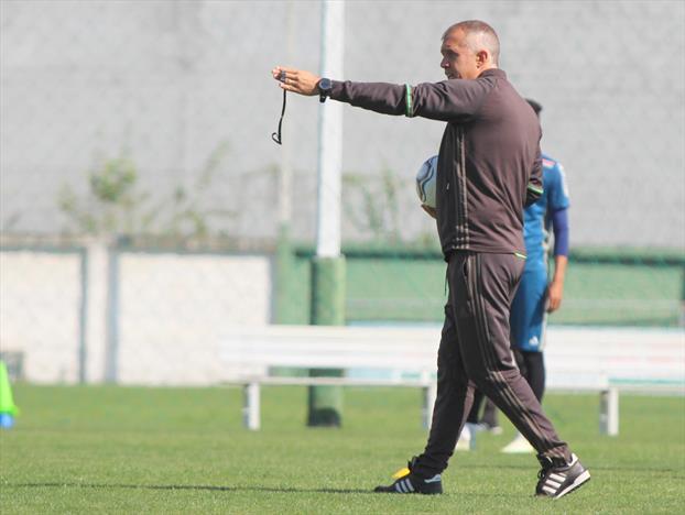 Série B: Diretoria do Coritiba banca Eduardo Baptista, mas afasta Alecsandro