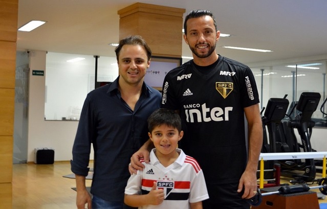 Com presença de Felipe Massa, São Paulo treina com retorno de Rodrigo Caio
