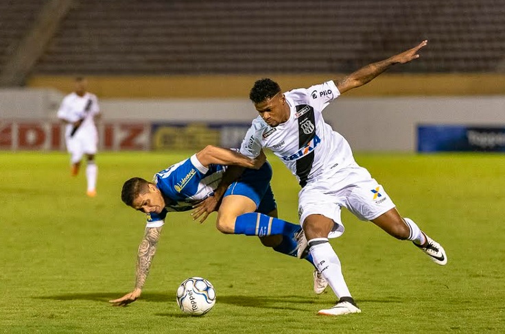 O atacante Júnior Santos chegou aos seis gols e é o vice-artilheiro da Ponte na Série B (foto: Fabio Leoni/Ponte Press)