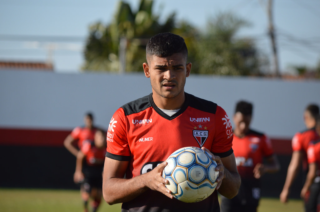 Cuca pede e Santos mira contratação de Júnior Brandão, do Atlético-GO