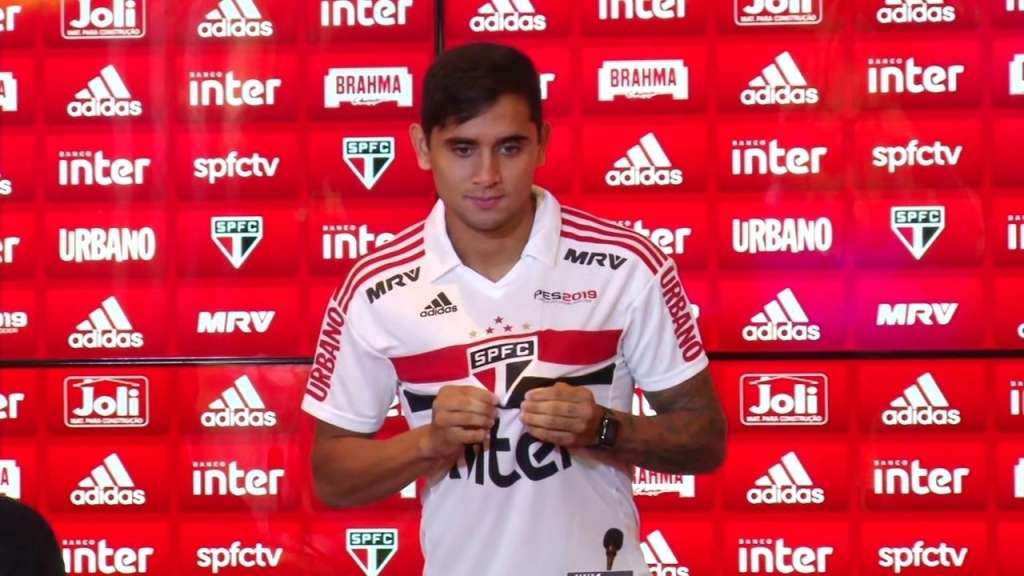 Everton Felipe usará a camisa 18 e afirma que ligação de Raí foi decisiva para a transferência