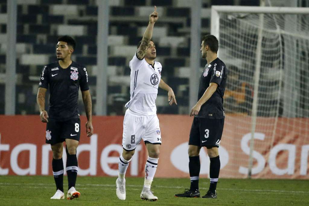 Douglas e Henrique atuaram como titulares na derrota contra o Colo-Colo e saíram com dores de campo