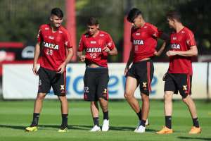 Após derrota, Flamengo faz treino leve no Ninho do Urubu