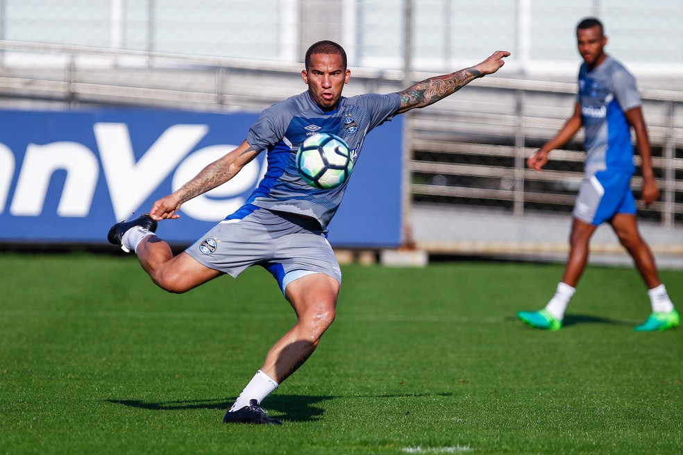 Jael pede para Grêmio esquecer duelo decisivo com Fla e focar jogo com o Vitória