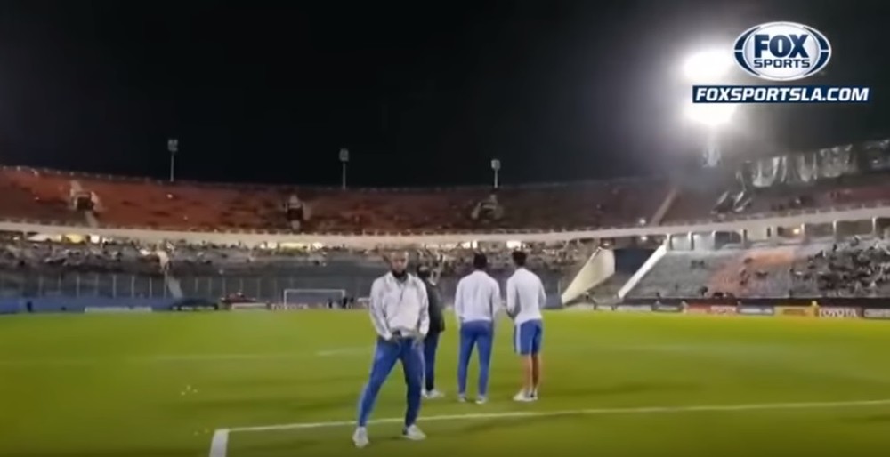 LIbertadores: Antes do jogo do Palmeiras, Felipe Melo é visto fazendo gesto obsceno