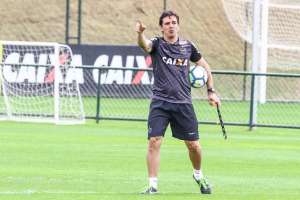 Larghi promove duas mudanças no Atlético-MG de olho no duelo com o Santos