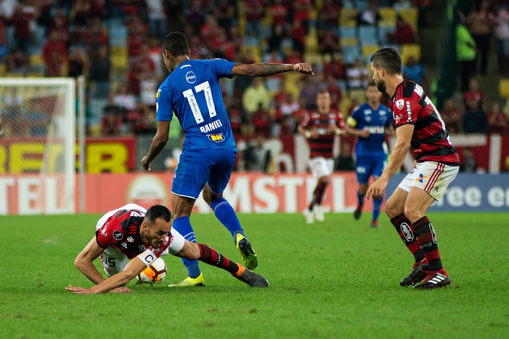 Cruzeiro permanece no Rio após vitória e Mano comanda treino nas Laranjeiras