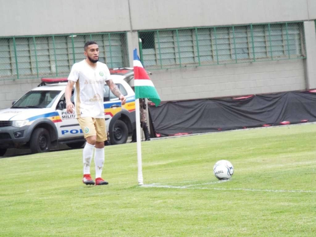 Meia-atacante do Ypiranga promete muita luta para livrar o time do rebaixamento