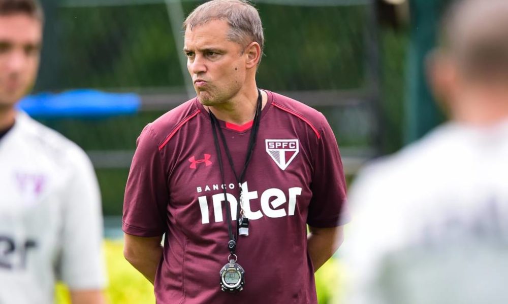 Aguirre fecha treino, mas escalação do São Paulo tem só uma dúvida