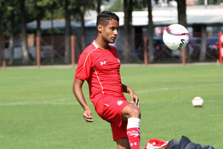 Após desistir de volante colombiano, Sport acerta com atacante Mateus Gonçalves