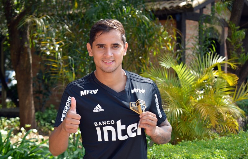 Everton Felipe substitui Lucas Fernandes e é relacionado no São Paulo pela 1ª vez