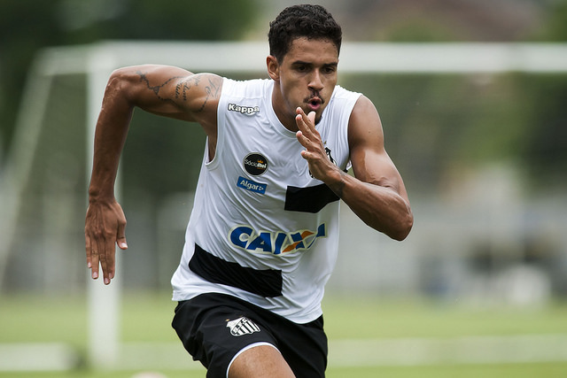 Recuperado, Veríssimo é relacionado e reforça Santos; Sasha volta a ser desfalque