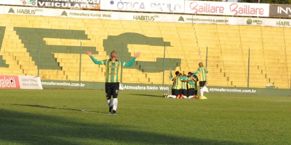 Ypiranga-RS 5 x 1 Tupi-MG – Canário escapa da queda e rebaixa o Galo à Série D