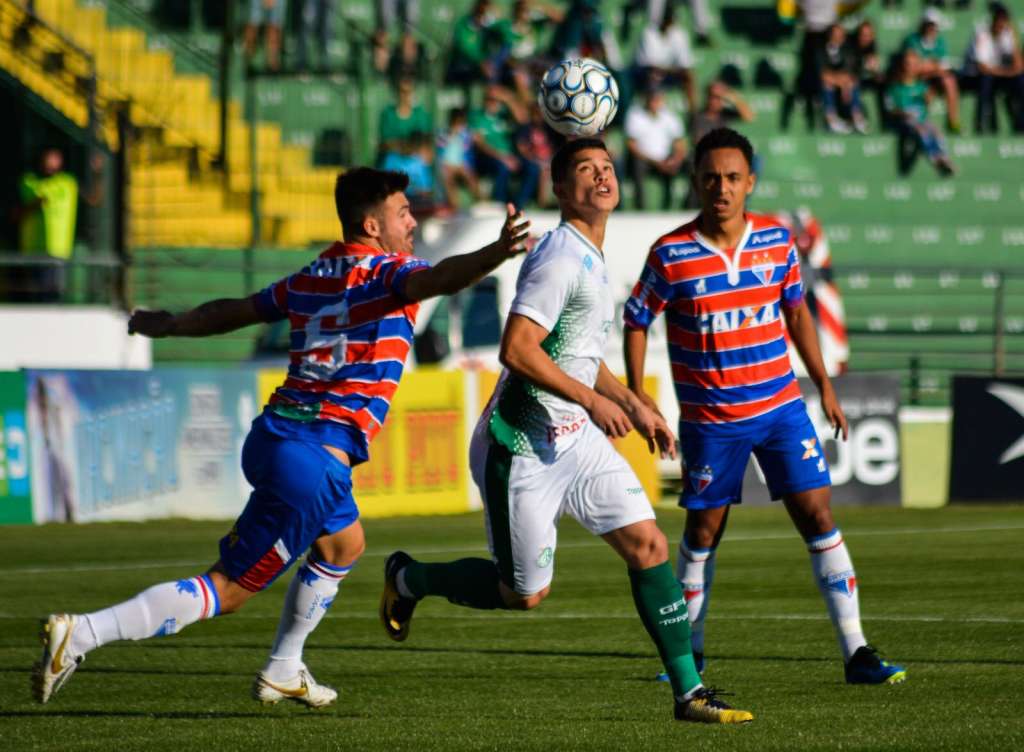 Fortaleza vira pra cima do Guarani em Campinas e dispara na liderança isolada da Série B