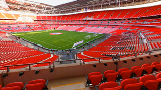 Com pouco futebol na agenda, estádio de Wembley busca público no boxe
