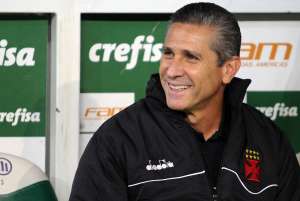 Jorginho vê problema em finalizações e crê em reação do Vasco no Brasileirão