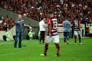 Apesar de derrota no Rio, Mano Menezes exalta atuação de reservas do Cruzeiro