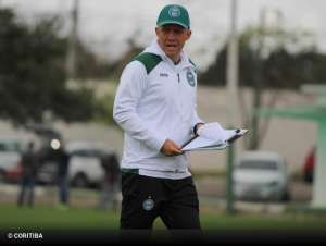 Eduardo Baptista, ex-técnico do Coritiba, é o favorito para assumir o Sport