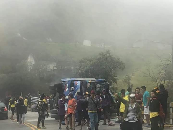 Doze torcedores do Barcelona de Guayaquil morrem em acidente de ônibus no Equador