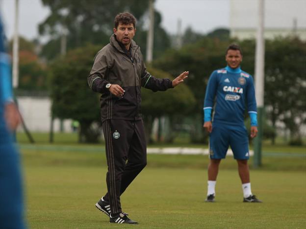 Série B: Ex-jogador Tcheco é confirmado como treinador do Coritiba