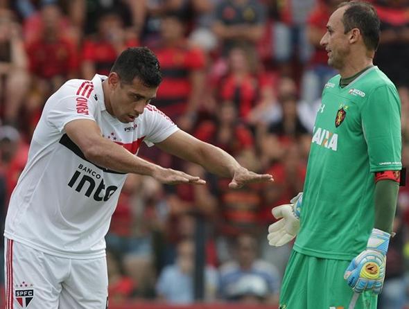 São Paulo confirma ascenção, bate Sport em Recife e segura a liderança do Brasileirão