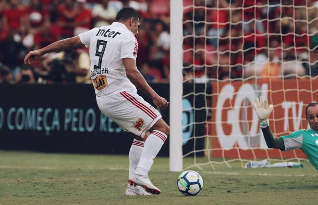 Em quatro meses, Diego Souza vai de 'negociável' a artilheiro no São Paulo
