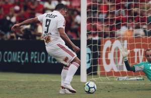 Em quatro meses, Diego Souza vai de 'negociável' a artilheiro no São Paulo