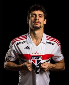 Sem lateral-direito do River Plate, São Paulo pode perder zagueiro para Lyon