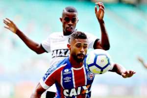 Kayke, atacante revelado na base do Flamengo, assina com o Fluminense