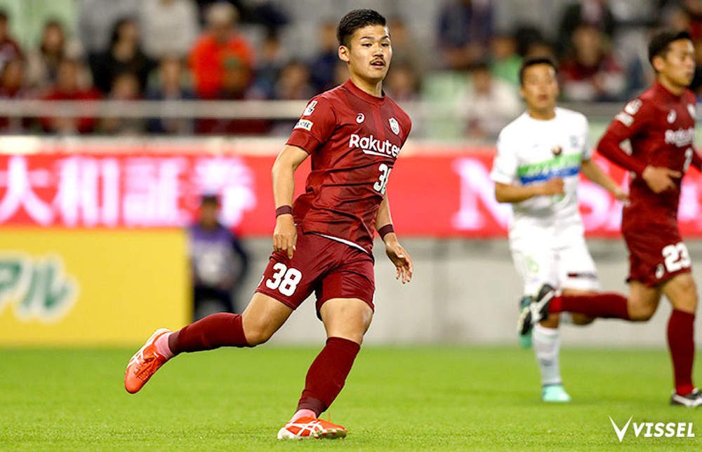 Palmeiras vende zagueiro e contrata meia japonês do time de Iniesta