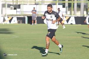 'Jogo contra o Vasco é uma decisão', afirma volante Edinho, do Ceará