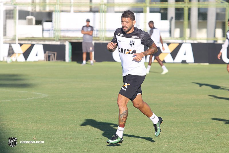 ‘Jogo contra o Vasco é uma decisão’, afirma volante Edinho, do Ceará