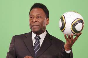 Em evento em Santos, Pelé defende Neymar: 'Vamos pensar no Catar'