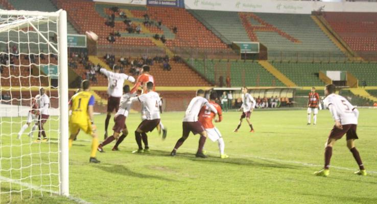 Portuguesa e Juventus fizeram um jogo truncado no Canindé e que terminou com empate sem gols