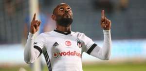 Sem tempo para negociar, Santos não consegue fechar com Vagner Love