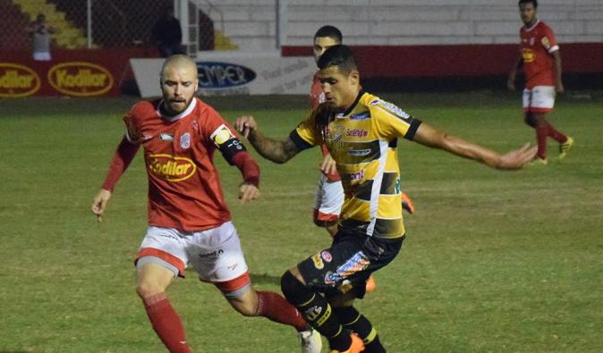 Kaio Oliveira, volante do Novorizontino, durante a partida contra o Batatais (Foto: Thomaz Jannuzzi / Grêmio Novorizontino)