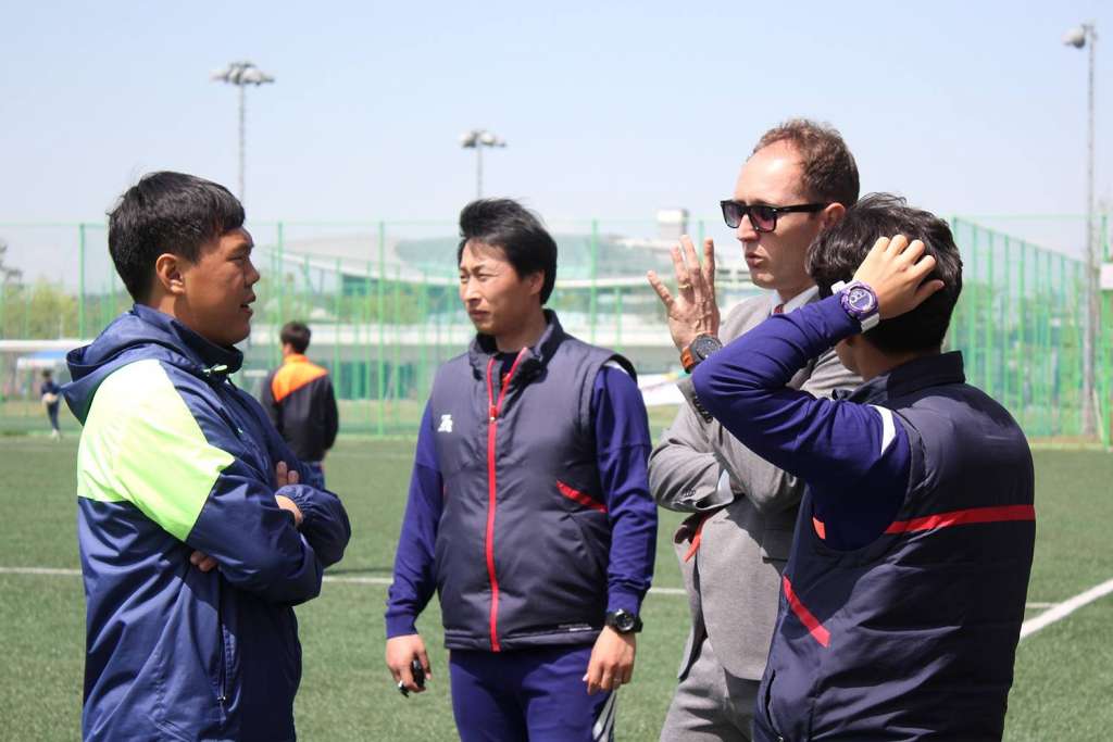 Sul-coreano: Gleguer coloca Siheung na liderança da Liga K3 e chama atenção do país