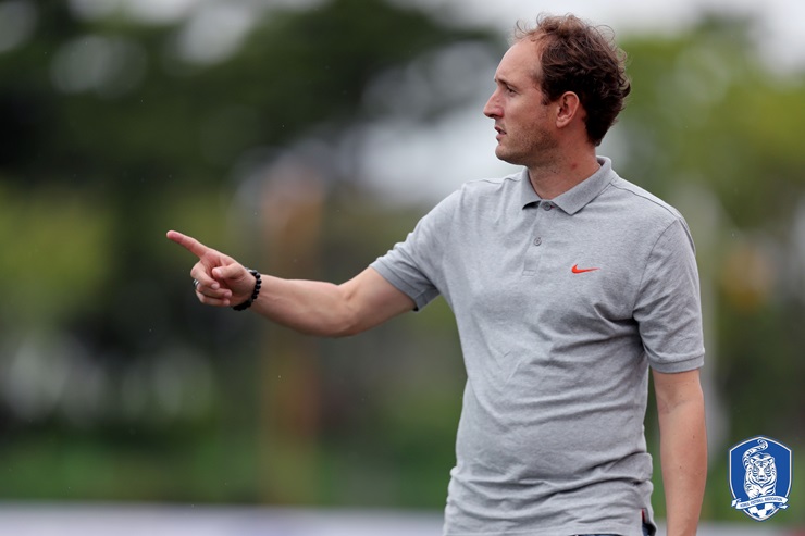 Sul-coreano: Gleguer coloca Siheung na liderança da Liga K3 e chama atenção do país