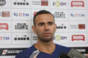 Leandro Castan diz que Vasco tem de pensar jogo a jogo para reagir no Brasileirão