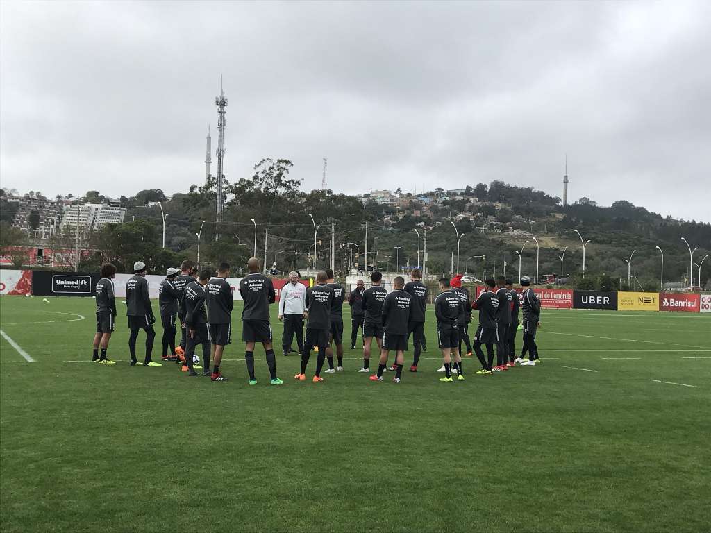 O técnico do Colorado não teve a presença de três titulares no treino de hoje